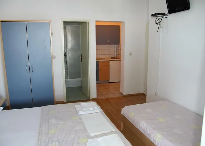 Ana アパート ビビニェ