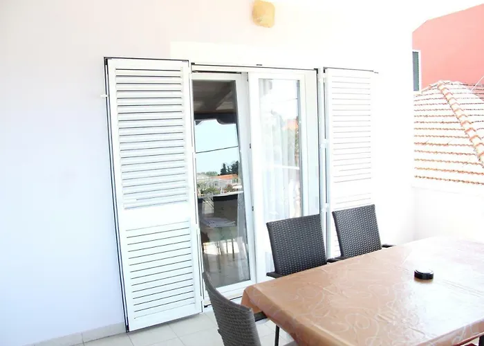 アパート Ana ビビニェ